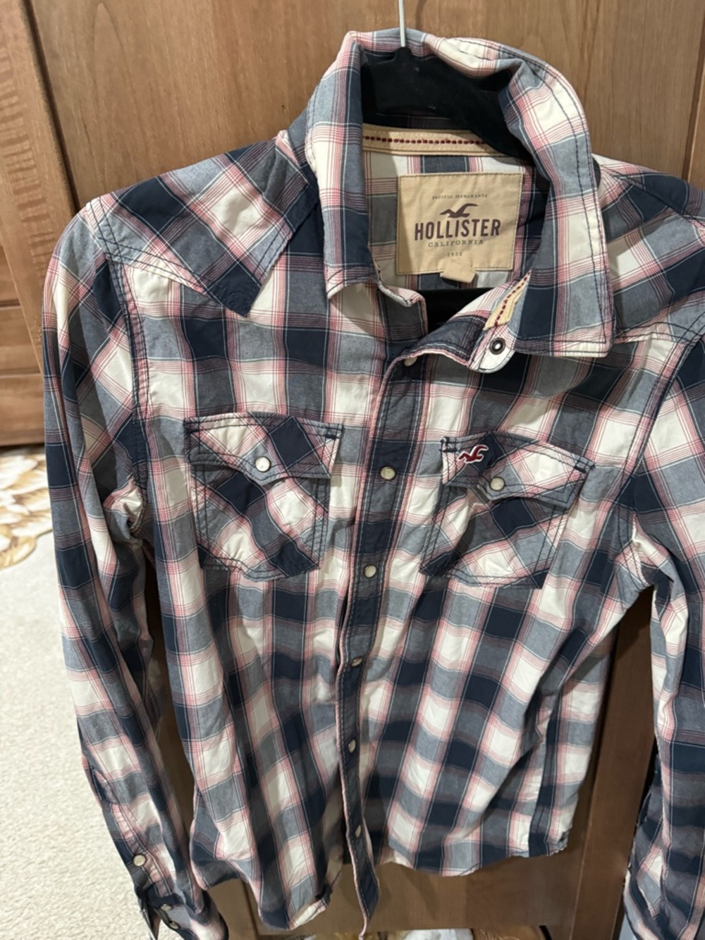 Young men’s Hollister shirt size medium
